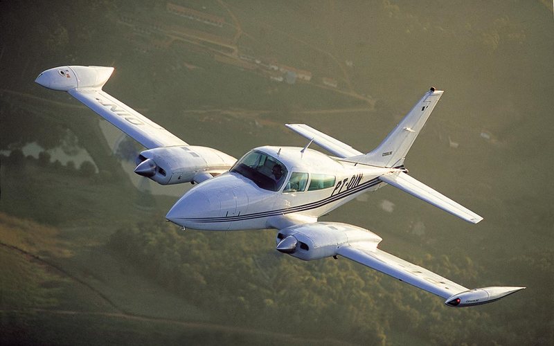 Em novembro de 2005 publicamos esse ensaio com o clássico Cessna 310 em sua versão turbo - Marcio Jumpei