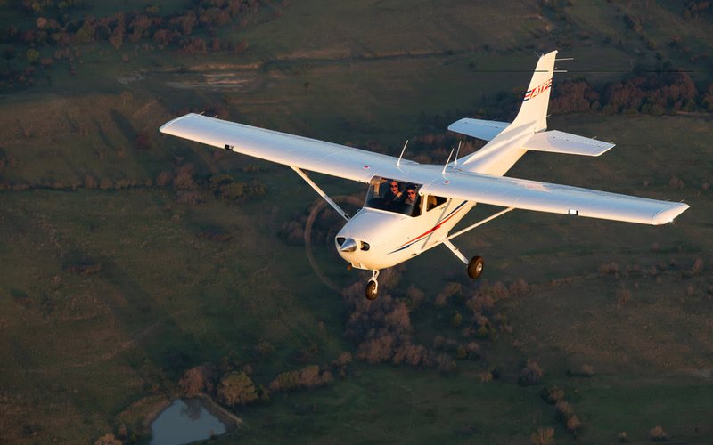 Cessna Skyhawk é um dos aviões mais utilizados no treinamento em voo - Divulgação