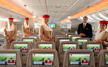 Tripulação da Emirates conta com comissários oriundos de 160 países - Divulgação