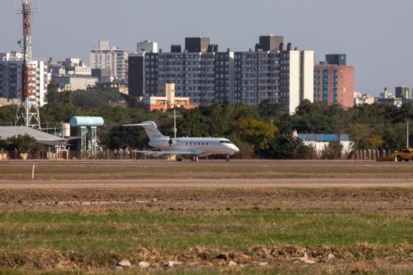 No dia 14 de junho oito aviões puderam decolar de Porto Alegre - FAB