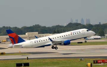 Delta e SkyWest substituem o CRJ-700 por jatos da Embraer em voos de Atlanta e Los Angeles para Aspen, para a temporada de esqui - Delta Air Lines