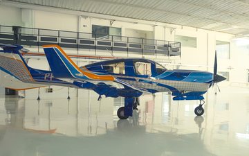 Monomotor de 300 hp e com aviônica Garmin novo DA50 faz estreia no Brasil - Aeromot