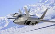 Força Aérea dos EUA inicia integração do F-22 com drones de combate - USAF