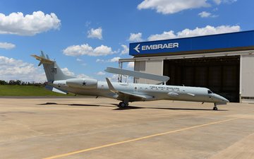 Imagem Avião de defesa do espaço aéreo brasileiro é modernizado