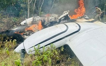 Os ocupantes incendiaram a aeronave e fugiram - FAB