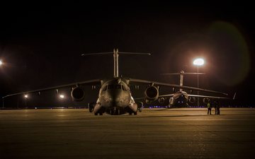 Imagem KC-390 realiza exercício ao lado dos C-17 e C-130 nos EUA
