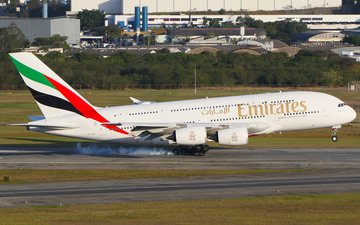 Emirates opera diariamente com o Airbus A380 no aeroporto internacional de Guarulhos, em São Paulo - Guilherme Amancio