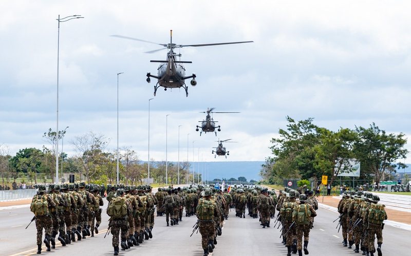 Cerimônia comemorou os 375 anos do Exército Brasileiro