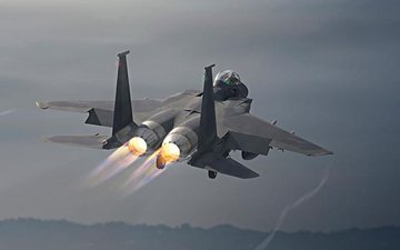 Nova versão F-15EX irá atuar junto com caças de quinta geração - Boeing
