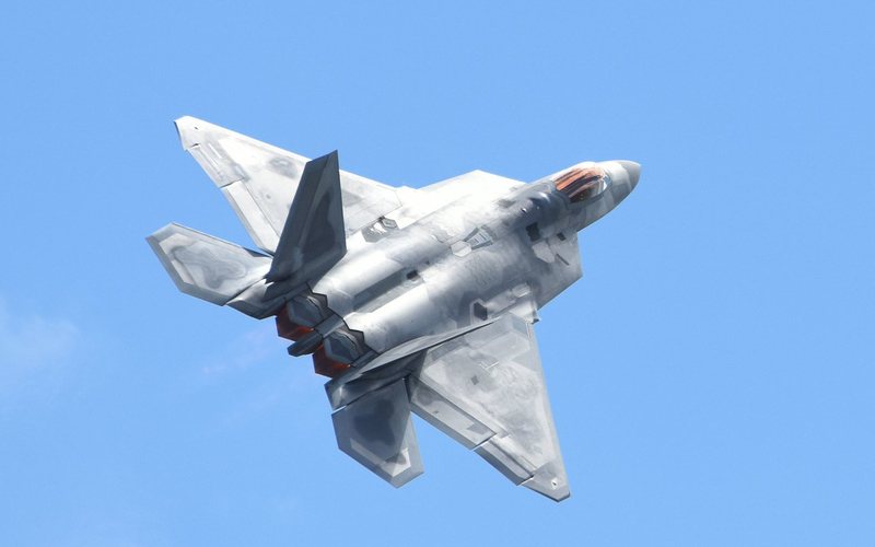 O F-22 Raptor foi o primeiro caça de quinta geração operacional do mundo - Otan