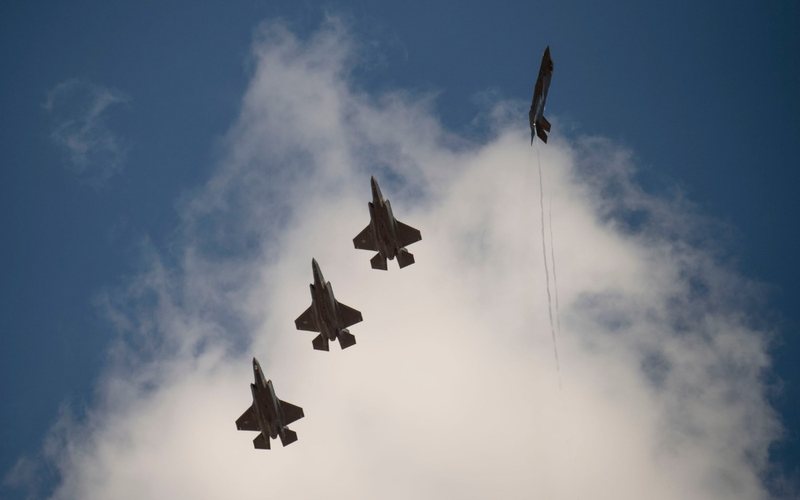 Caças F-35 voaram com junto com F-15, F-16, F/A-18, entre outros - OTAN