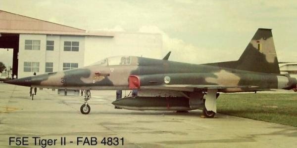 Segundo F-5 da missão retornou a base de Canoas após o desaparecido do seu Ala - FAB