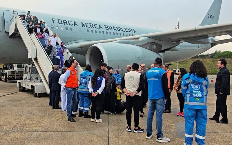 Além do repatriamento de brasileiros, até o início de novembro foram transportadas 27,3 toneladas de doações ao Líbano - Força Aérea Brasileira