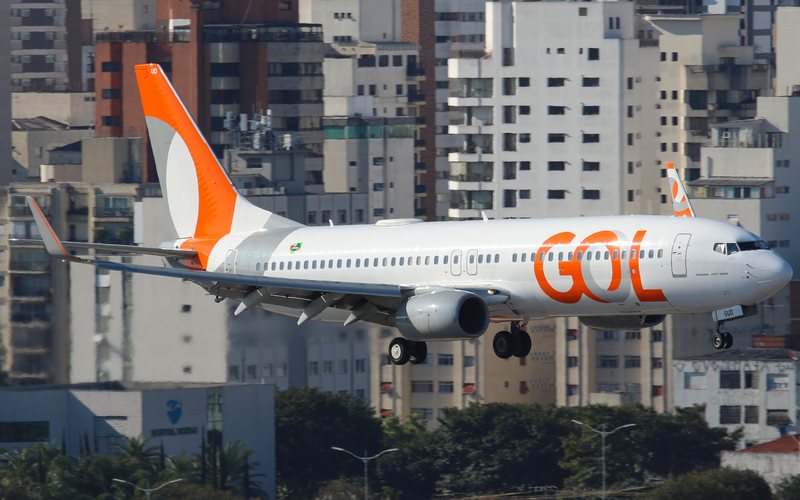 Boeing 737-800 em aproximação no aeroporto de Congonhas - Guilherme Amancio