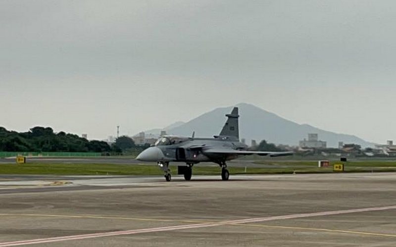 Oitavo caça operacional Gripen F-39 decolou de Navegantes a Anápolis, perfazendo 1.100 quilômetros em 1h20 de voo - FAB