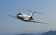 Pioneiro na categoria, o Hawker 4000 atinge teto operacional de 45.000 pés e velocidade de cruzeiro de 482 nós - Textron Aviation e Paulo Mercadante