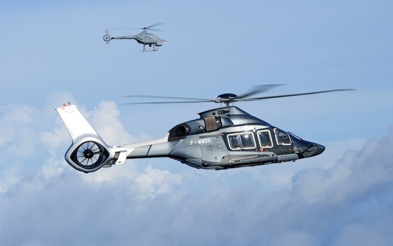 Sistema modular HTeaming permitirá que helicópteros assumam o controle de drones em voo; solução será comercializada a partir de 2026 - Divulgação