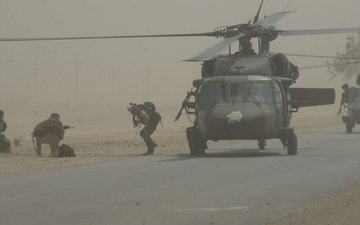 Black Hawk é utilizado em diferentes versões pelas forças norte-americanas - 101st Airborne Division