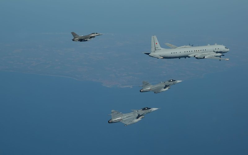 Caças foram acionados para interceptar avião militar que rumava para Kalingrado - NATO