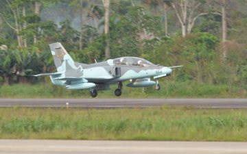 O K-8 foi encomendado em 2009. Ao todo, foram seis aviões adquiridos - Força Aérea da Bolívia