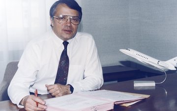 Nos últimos anos de empresa, François-Georges foi Vice-presidente sênior de aeronaves civis - Dassault Aviation