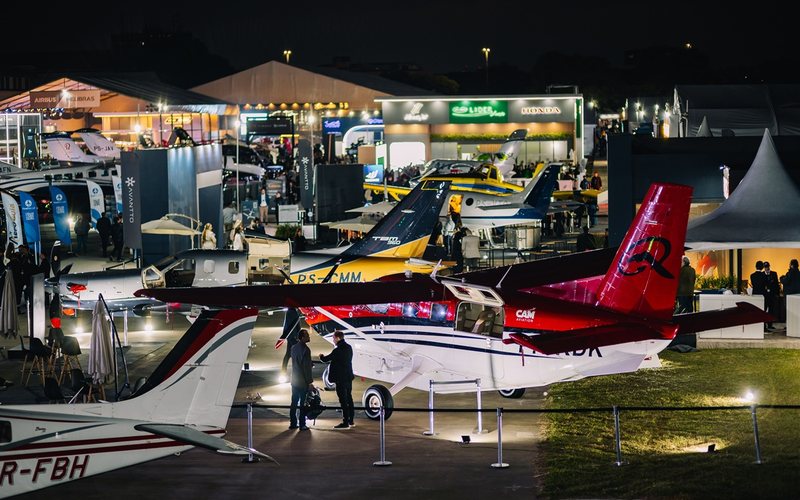 Evento no Campo de Marte reúne 54 aeronaves e 150 marcas, consolidando-se como principal feira de aviação executiva da América Latina - Divulgação