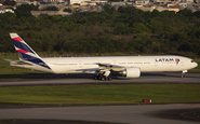 Boeing 777-300ER no aeroporto de Guarulhos, principal centro de conexões da Latam - Guilherme Amancio