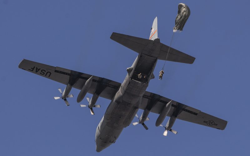 Os veteranos C-130H vão passar por inspeção para verificar quais unidades enfrentam problemas no cubo das hélices - USAF