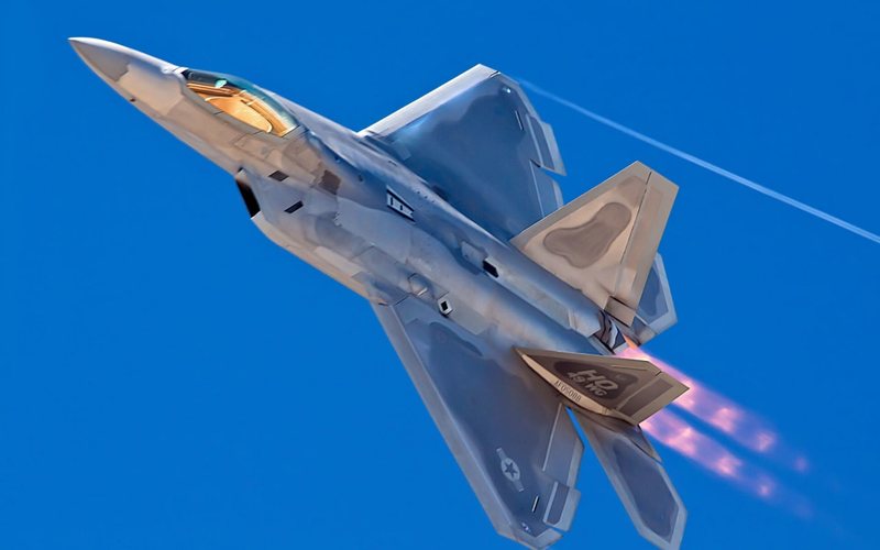 O F-22 pode ser empregado em missões de superioridade aérea, ataques ao solo, inteligência e reconhecimento - Lockheed Martin/Divulgação