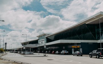 Fachada de acesso do aeroporto internacional Eduardo Gomes, em Manaus - Divulgação