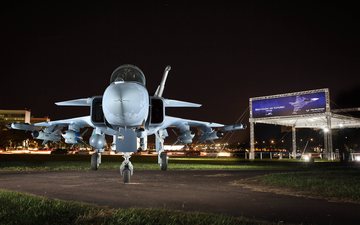 Maquete em tamanho real do Gripen conta com detalhes do novo caça brasileiro - FAB