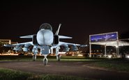 Maquete em tamanho real do Gripen conta com detalhes do novo caça brasileiro - FAB
