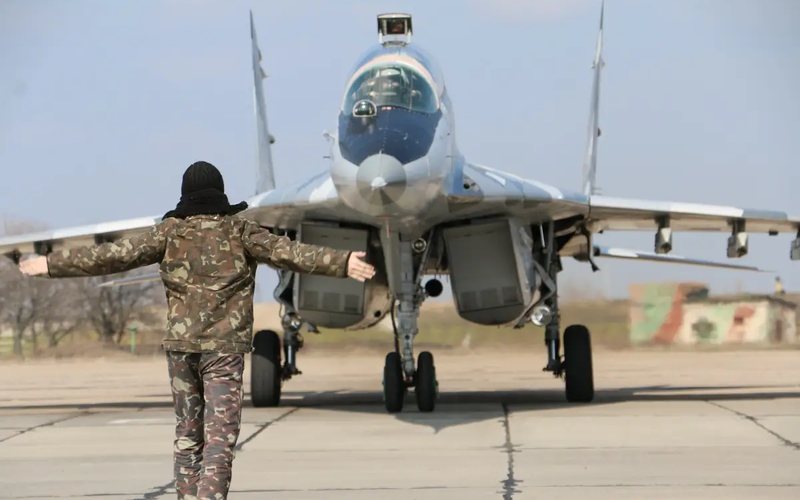 Pilotos de Kiev estão treinados a voar somente em aviões de origem soviética - Ministério da Defesa da Ucrânia