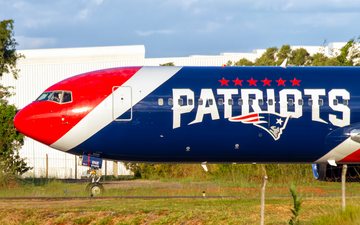 O Boeing 767-300ER dos Patriots já passou pelo Brasil em outras oportunidades, com passagens por Brasília (BSB) e Guarulhos (BSB), durante missões de transporte para o governo norte-americano - Gabriel Benevides