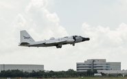 Derivado do bombardeiro britânico English Electric Canberra, o WB-57 foi adaptado pela NASA para pesquisas em grandes altitudes - NASA