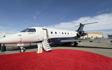 Fabricante brasileiro reforça participação no mercado de aviação executiva com exposição de dois de seus principais jatos no evento - AERO Magazine/Edmundo Ubiratan