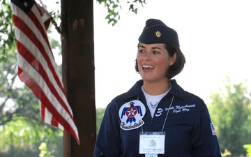 Nicole Malachowski tem promovido uma agenda para incentivar o ingresso de mais mulheres na aviação - USAF