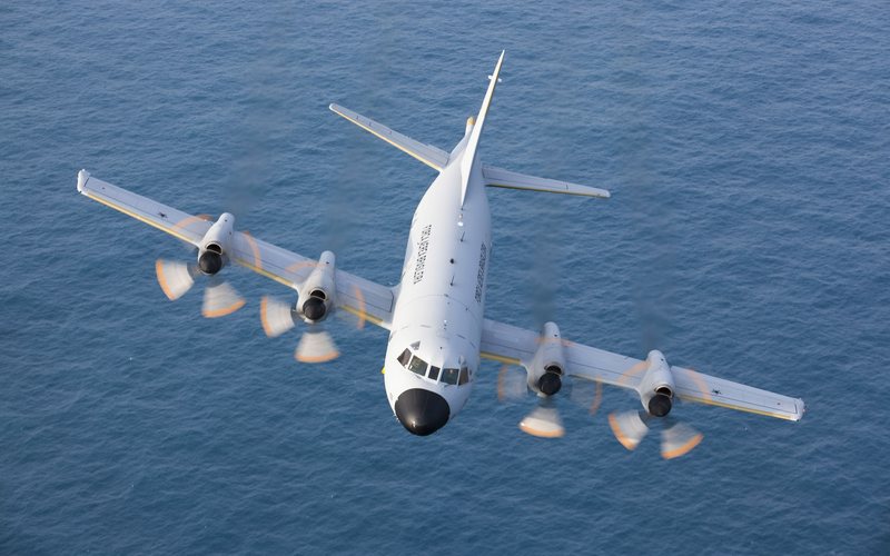 FAB utiliza duas aeronaves nas missões de patrulha marítima, o P-95M Badeirulha e o P-3AM Orion - FAB