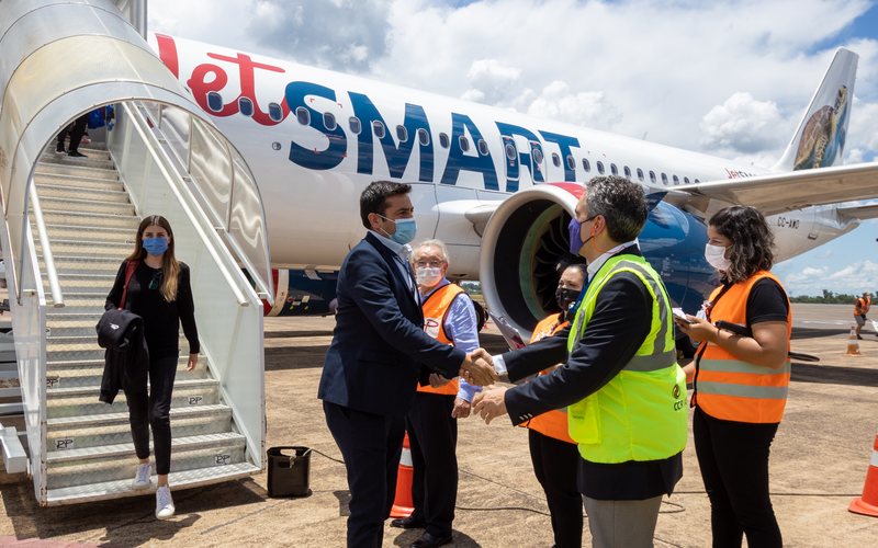 Pablo Garcia gerente de vendas da JetSmart e Marcius Moreno gerente executivo da CCR Aeroportos. - CCR Aeroportos