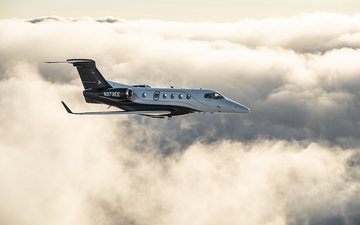 Imagem Phenom 300E encara CJ4 Gen3 e PC-24: qual é o melhor jato leve?