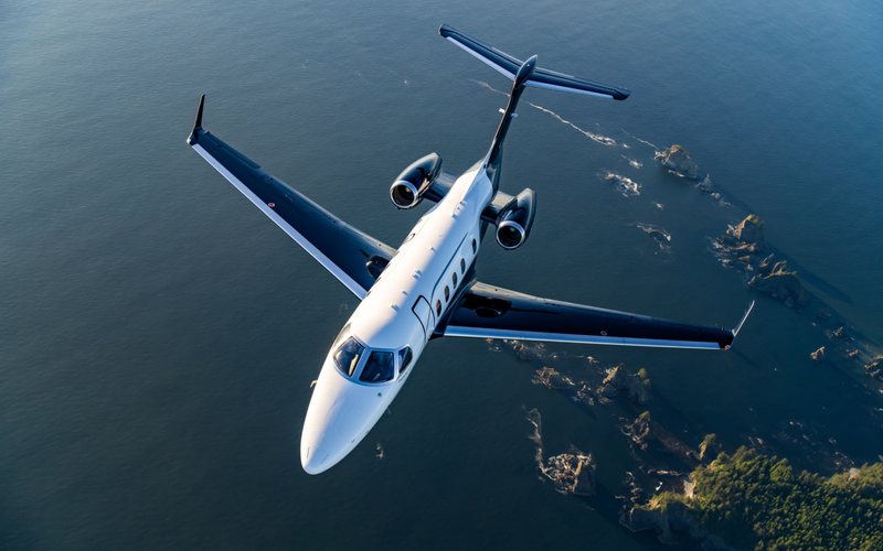 Com aviônicos de última geração, o Phenom 300E oferece uma experiência de voo segura e eficiente - Embraer/Divulgação