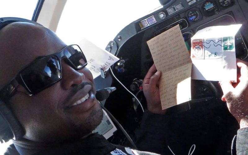 A jornada do piloto jamaicano percorreu mais de 43 mil quilômetros em 97 dias - Twitter Pessoal - Barrington Irving