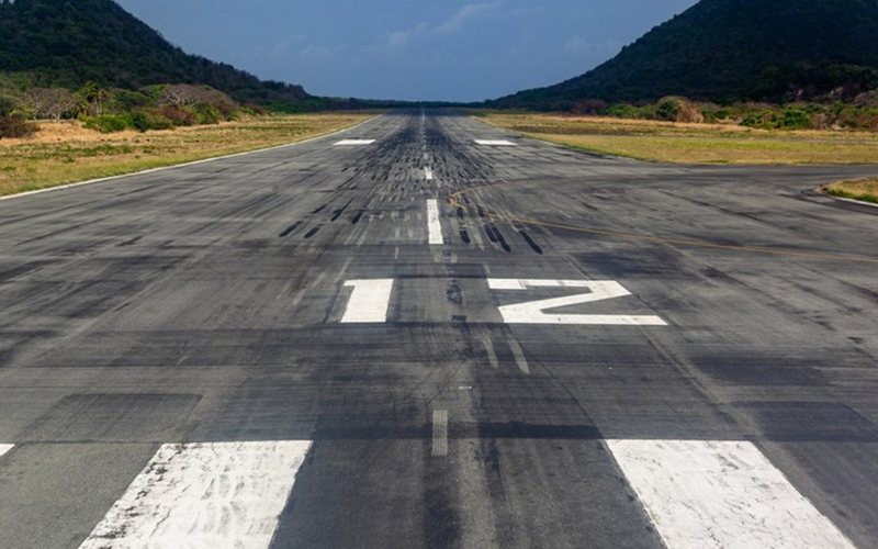 Paralisação das obras de infraestrutura levou ANAC a restringir frequências e tipos de operação no aeroporto da ilha para manter segurança - ANAC