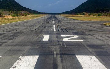 Paralisação das obras de infraestrutura levou ANAC a restringir frequências e tipos de operação no aeroporto da ilha para manter segurança - ANAC