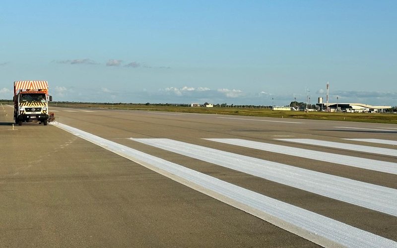 O aeroporto é atendido por três companhias aéreas com voos de/para três destinos - Socicam