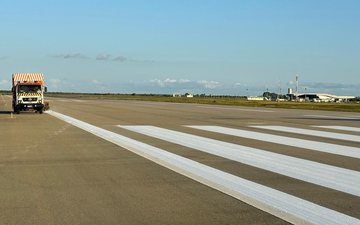 O aeroporto é atendido por três companhias aéreas com voos de/para três destinos - Socicam