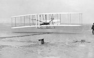 Inicialmente, o feito dos irmãos Wright foi colocado em segundo plano por aviadores com mais recursos financeiros - Library of United States Congress