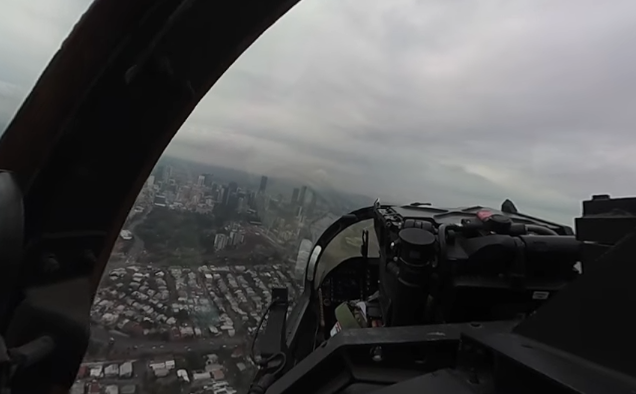 El video de 360 ​​grados ofrece una vista similar a la del piloto de combate - Reproducción