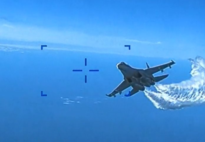 Imagens mostram a grande aproximação do caça russo do drone MQ-9 - Reprodução/DoD