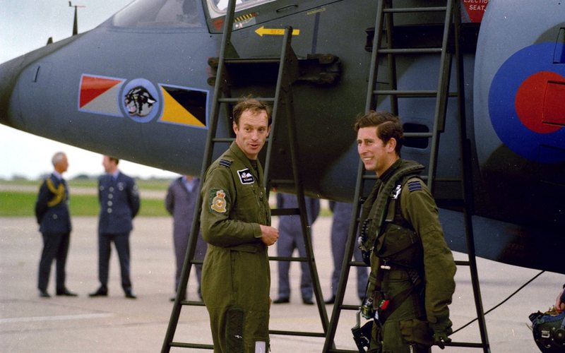 O então Príncipe Charles voou diversos aviões, inclusive no Harrier - Royal Navy